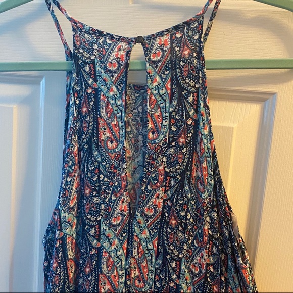 High Neck Patterned Shift Dress - Picture 2 of 3